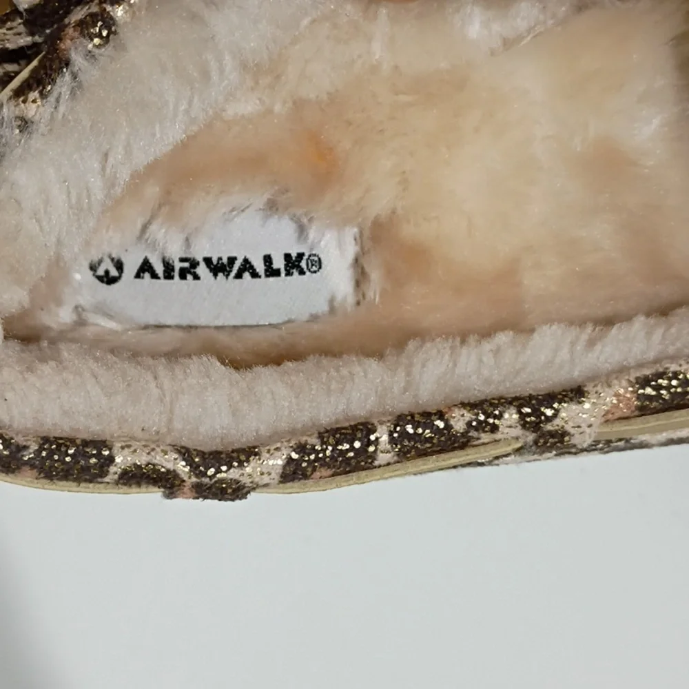 NWNT Airwalk Gold Leopard Girls Flats/Loafers Size 1